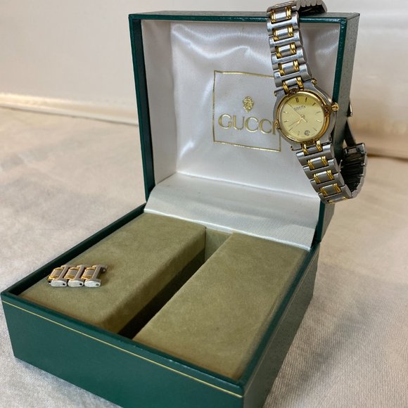 Authentic Vintage Gucci Two-Tone Ladies 9200L Watch - Picture 7 of 10